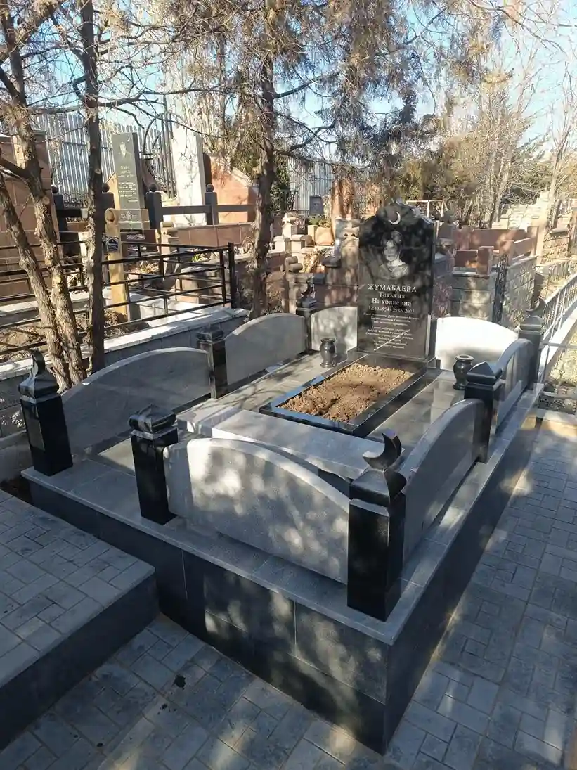 Благоустройство захоронения в Конаеве — работа 1