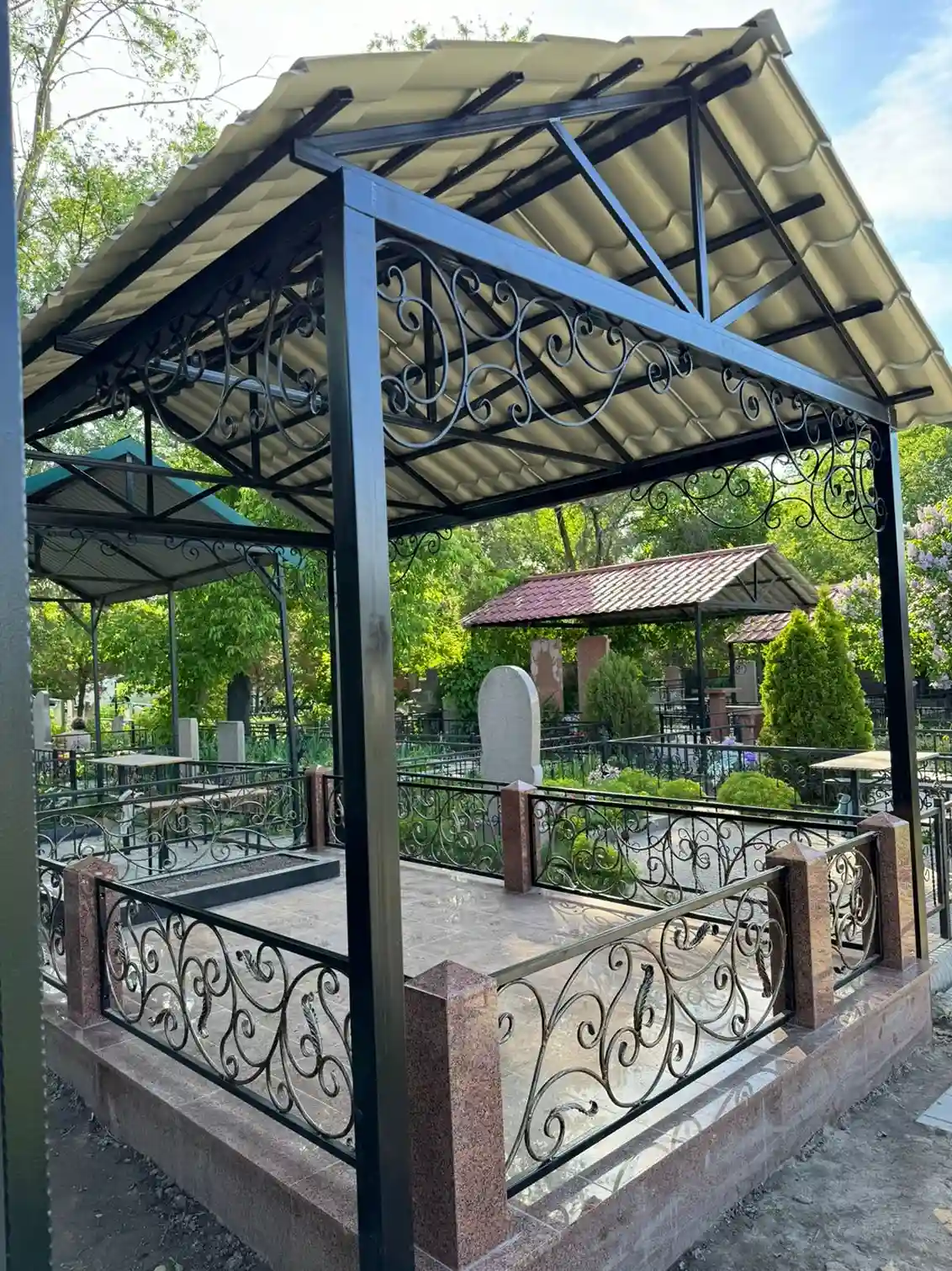 Навес над захоронением  — работа 17