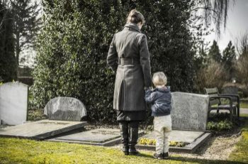 Можно ли детям на похороны?
